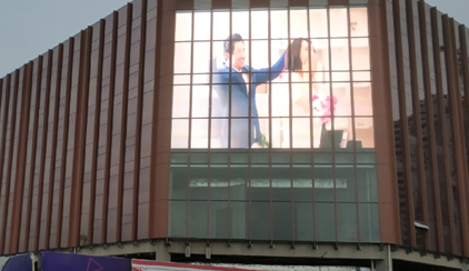 河南省楓葉廣場86㎡TW10戶外LED透明屏